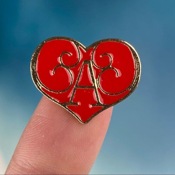 A Heart Alice Wonderland Collection Enamel Pin - Picture 1 of 6